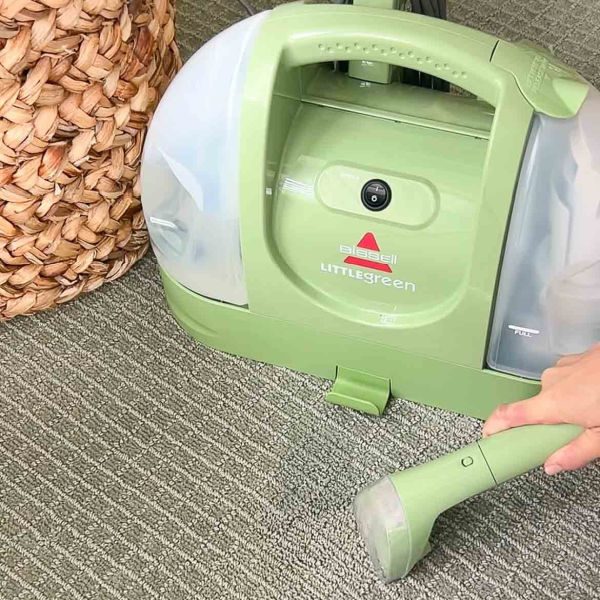 Bissell carpet cleaner cleaning stain from carpet