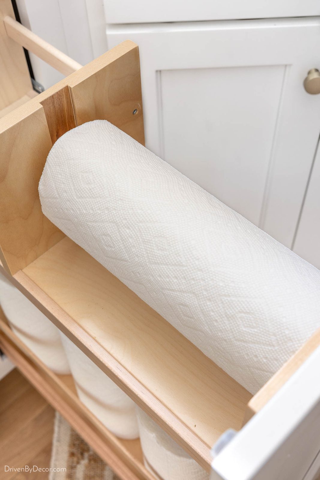 Kitchen pull-out with built-in paper towel holder