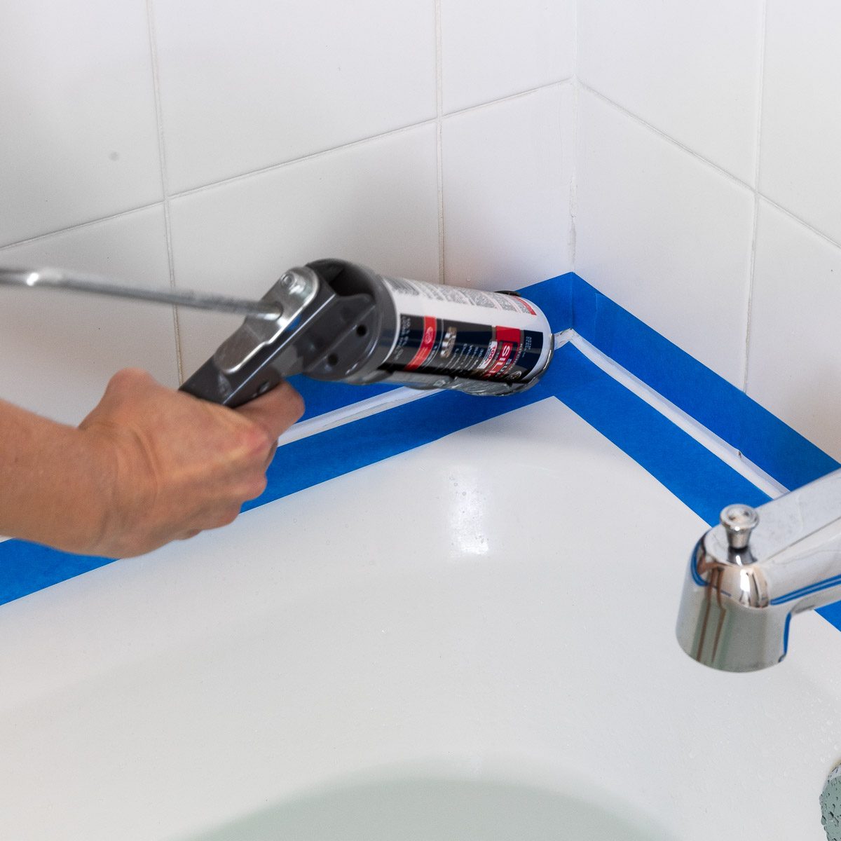 How to caulk your bathtub