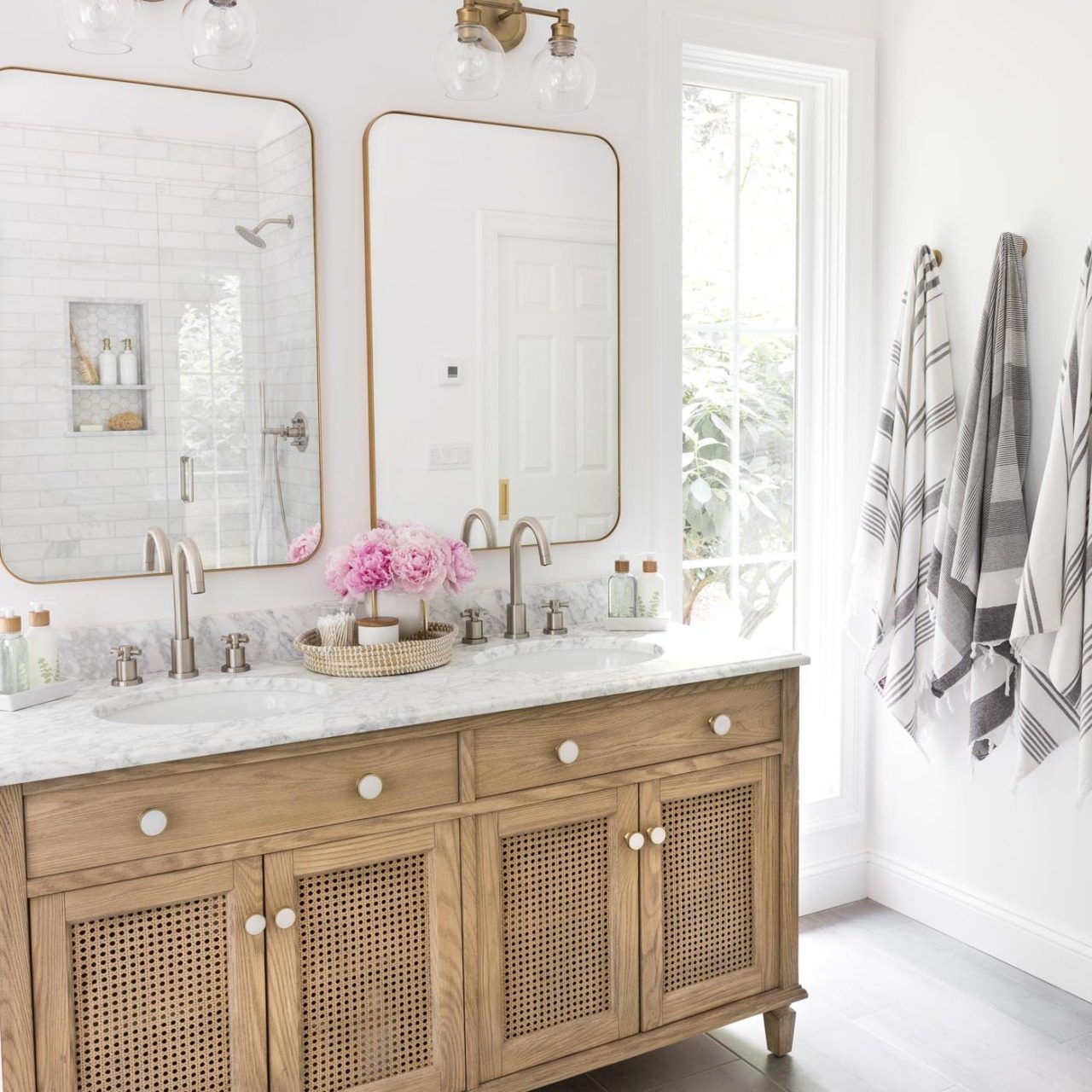 Love the white paint color in this bathroom - Benjamin Moore Chantilly Lace