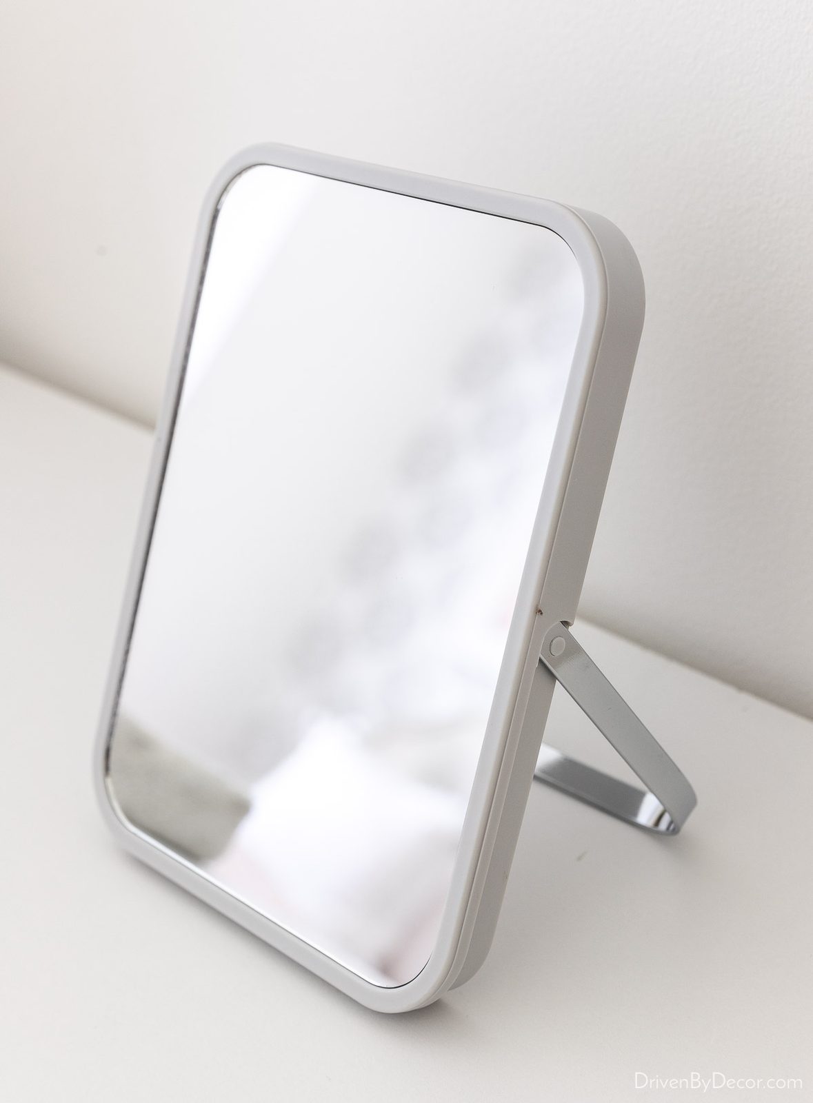 Vanity mirror to put on your college packing list!