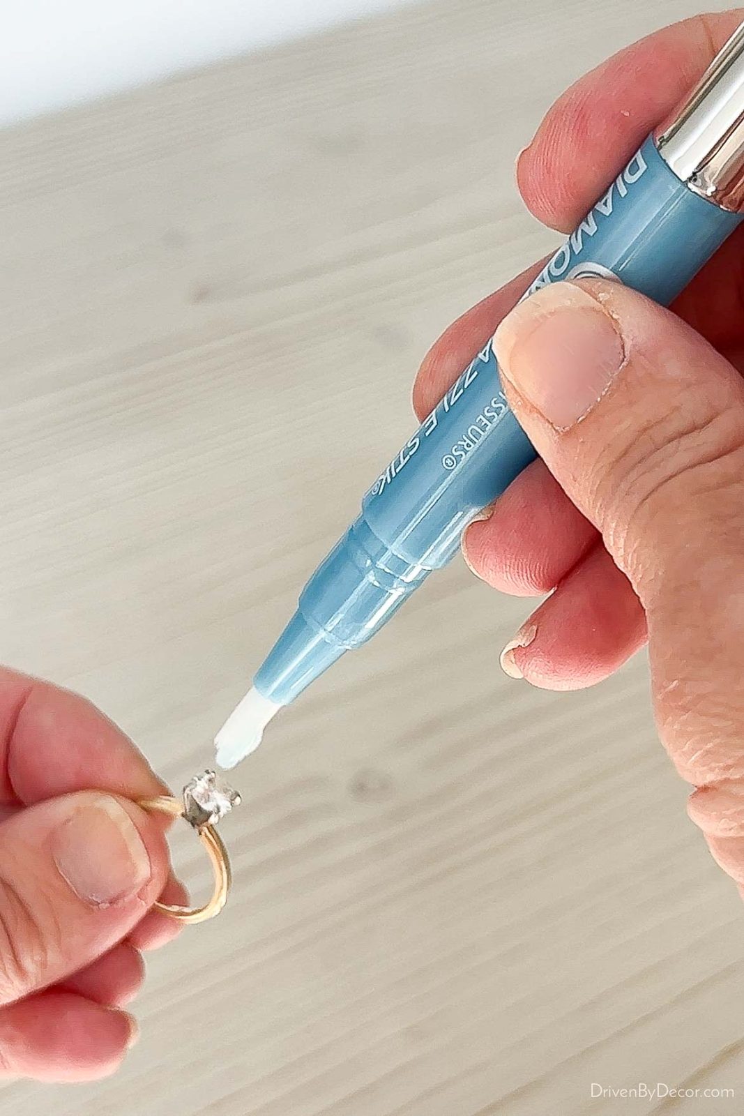 Diamond ring cleaning pen