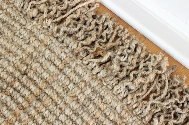 Dekorguncel - Curly fringe on jute rug