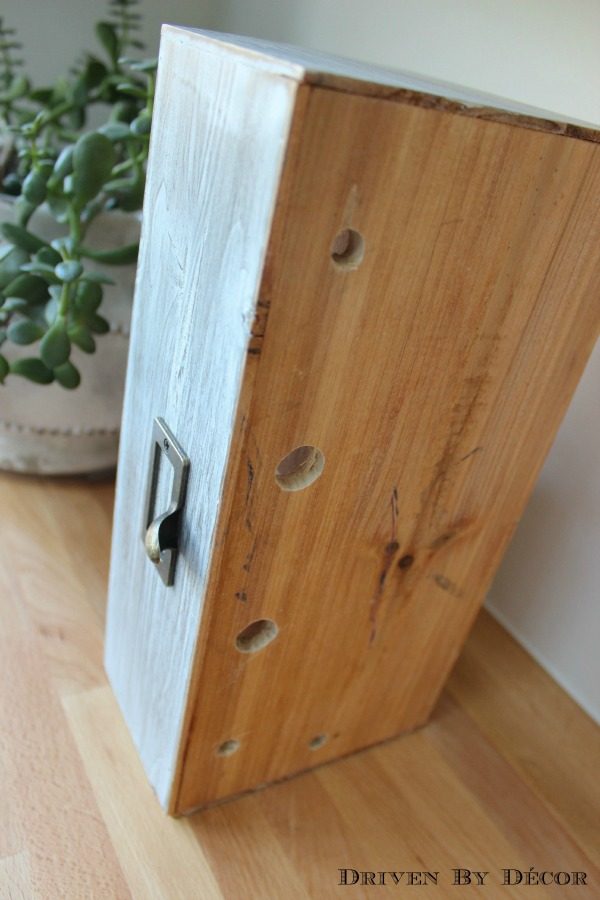 Dekorguncel - Holes drilled in bottom of family charging iPhone station