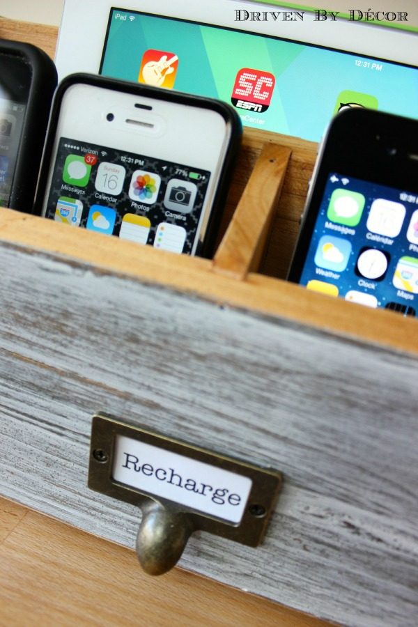 Dekorguncel - Recharge label on electronics charging station
