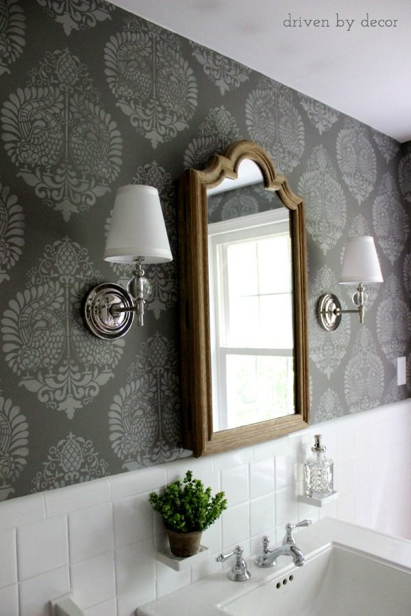 Dekorguncel - Stenciled wall with Royal Design stencil