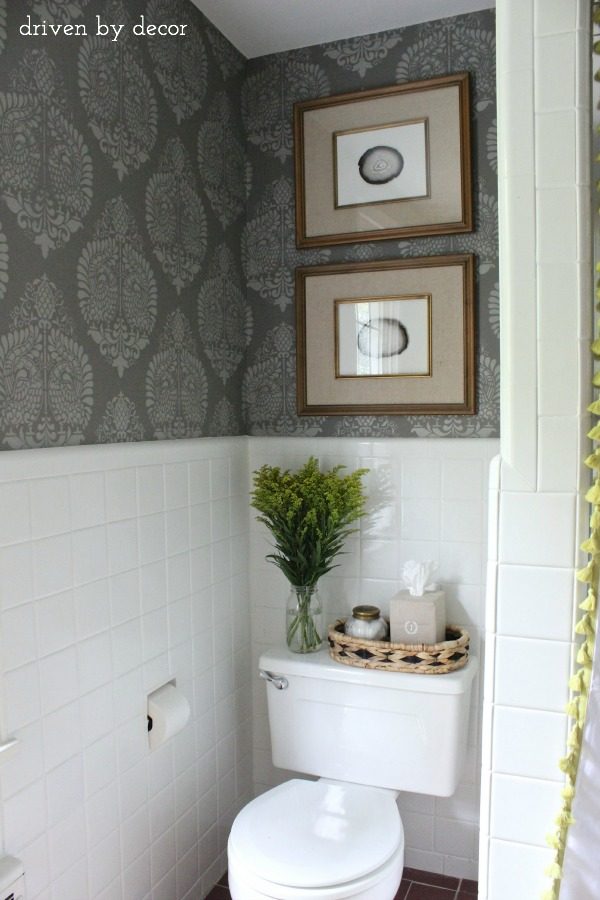 Dekorguncel - stenciled walls in bathroom