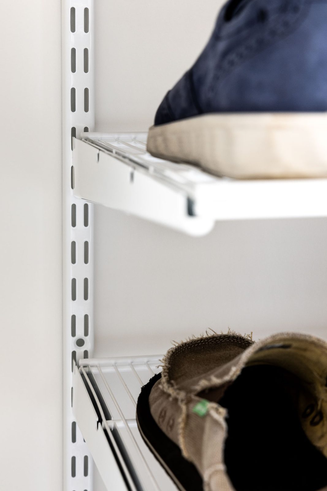 Shelf brackets holding shelves as part of Elfa system