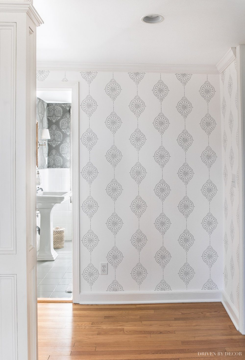 So in love with our new entryway wallpaper!