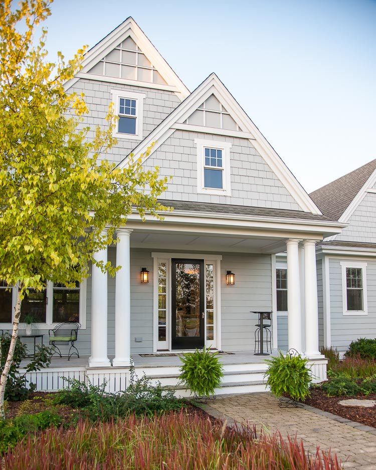 Loving all of the exterior home design and color ideas and inspiration in this post!