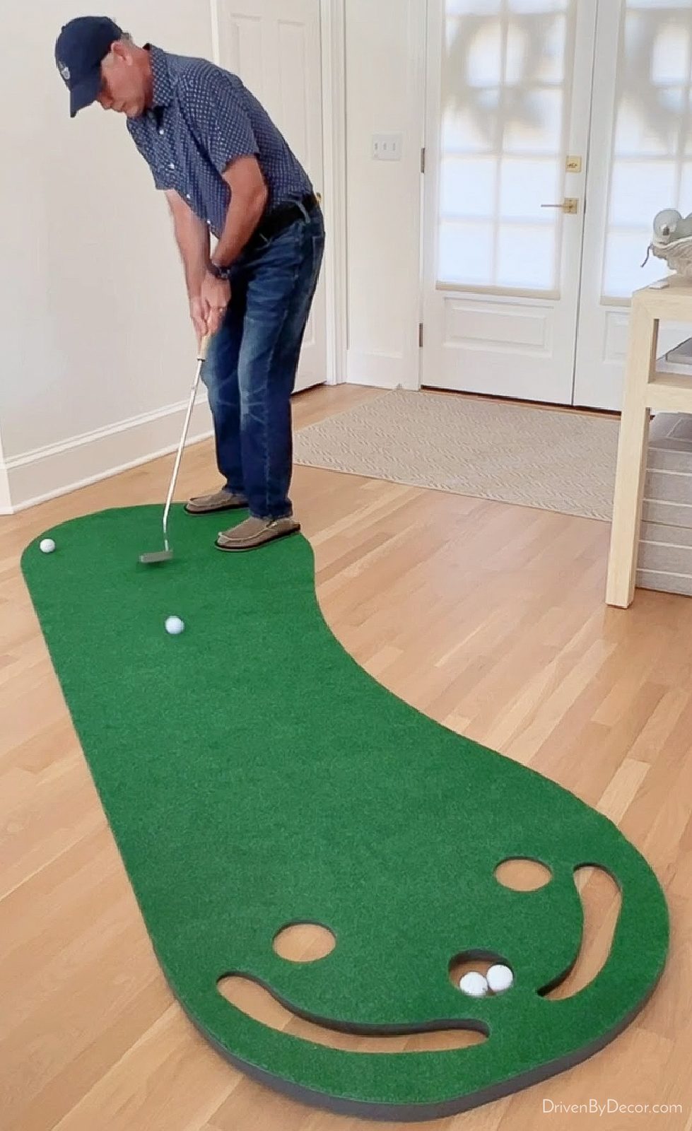 Using portable putting green (a Father's Day gift)