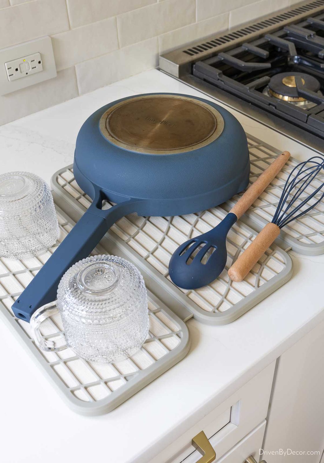Folding stone drying mat with dishes drying