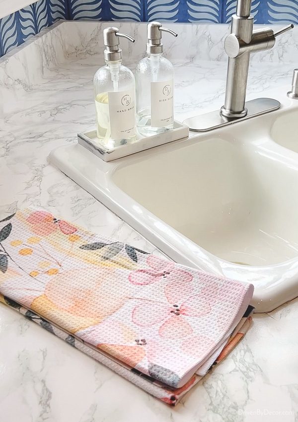 Fast drying hand towel in watercolor print