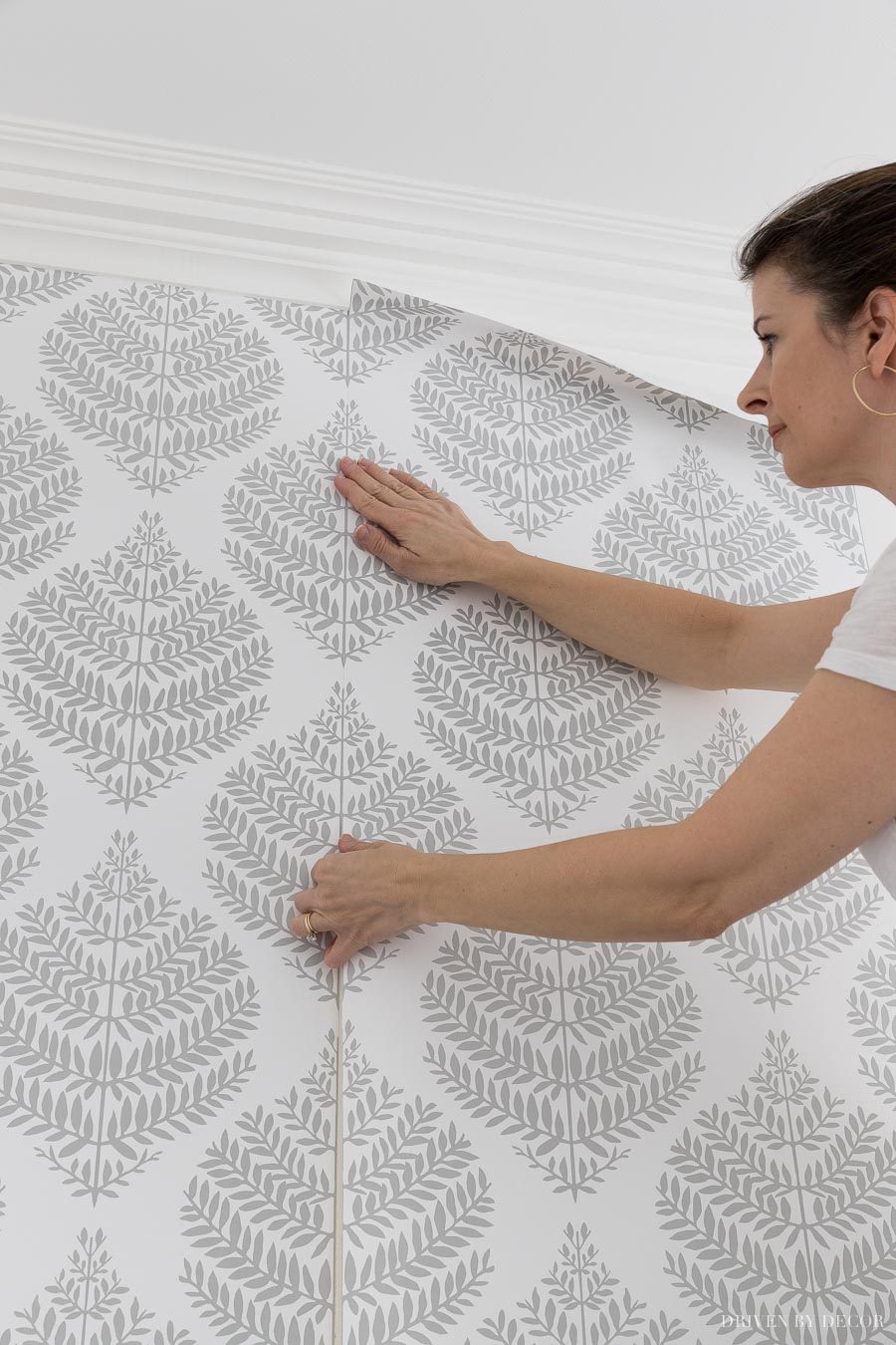 Hanging peel and stick wallpaper versus traditional wallpaper
