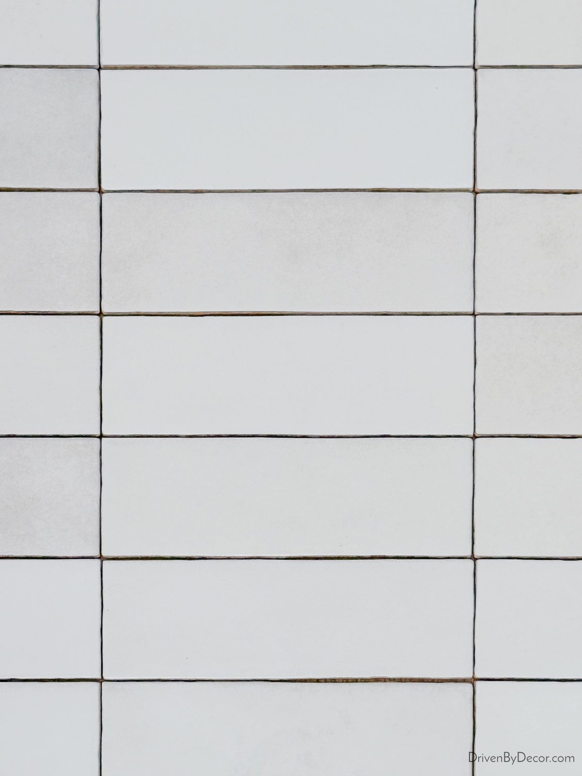 Subway tile laid in horizontal stack pattern