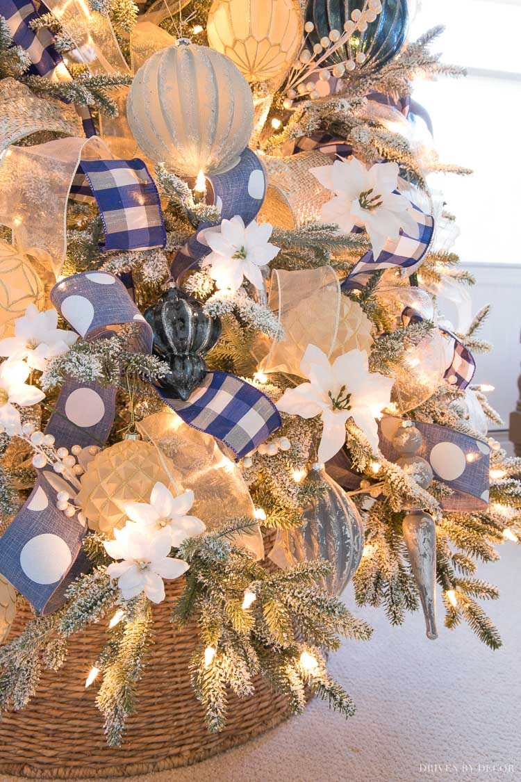 The step by step of how to decorate a Christmas tree - so so helpful!