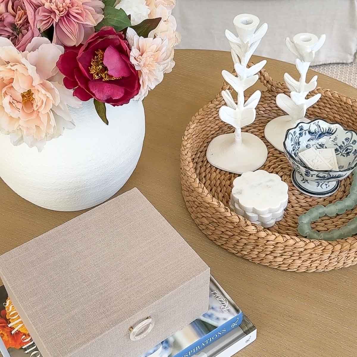 How to decorate a round coffee table