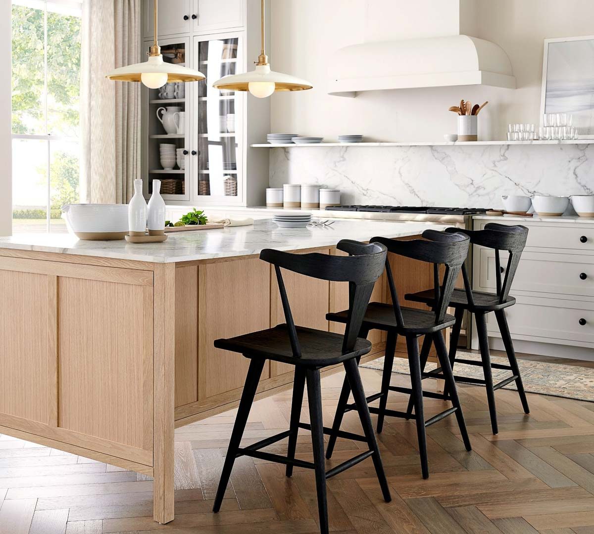 Kitchen island pendant lights with a saucer shape
