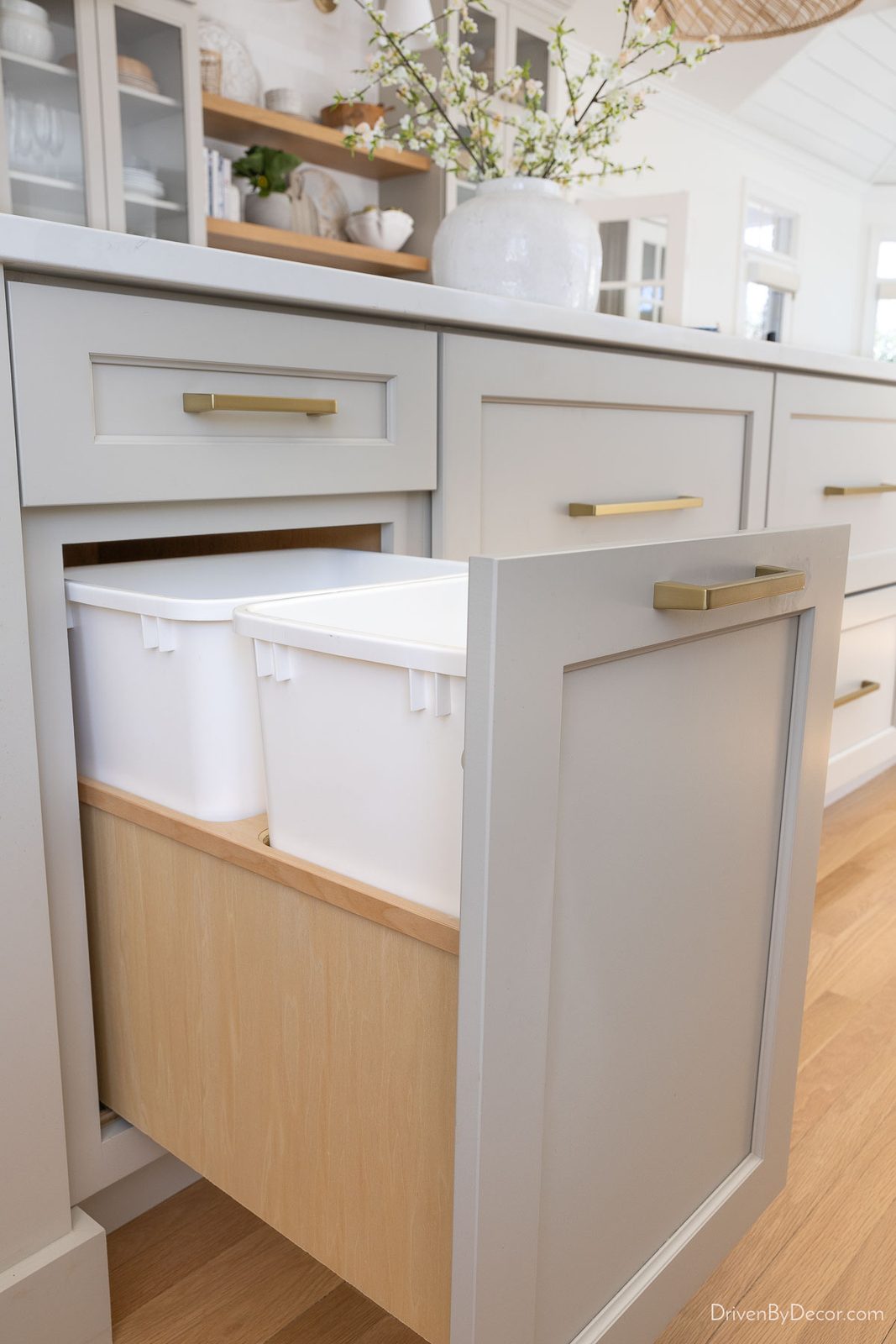 Double trash can pull-out in kitchen island
