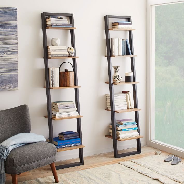 Love this idea for living room corner decor! Such a cute ladder bookcase!