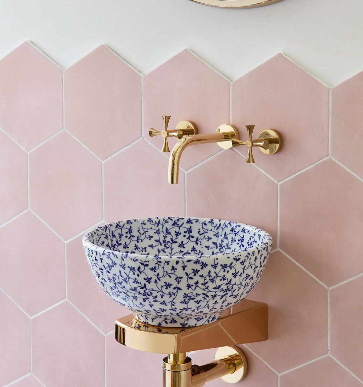 The cutest mini basin sink perfect for small bathrooms!