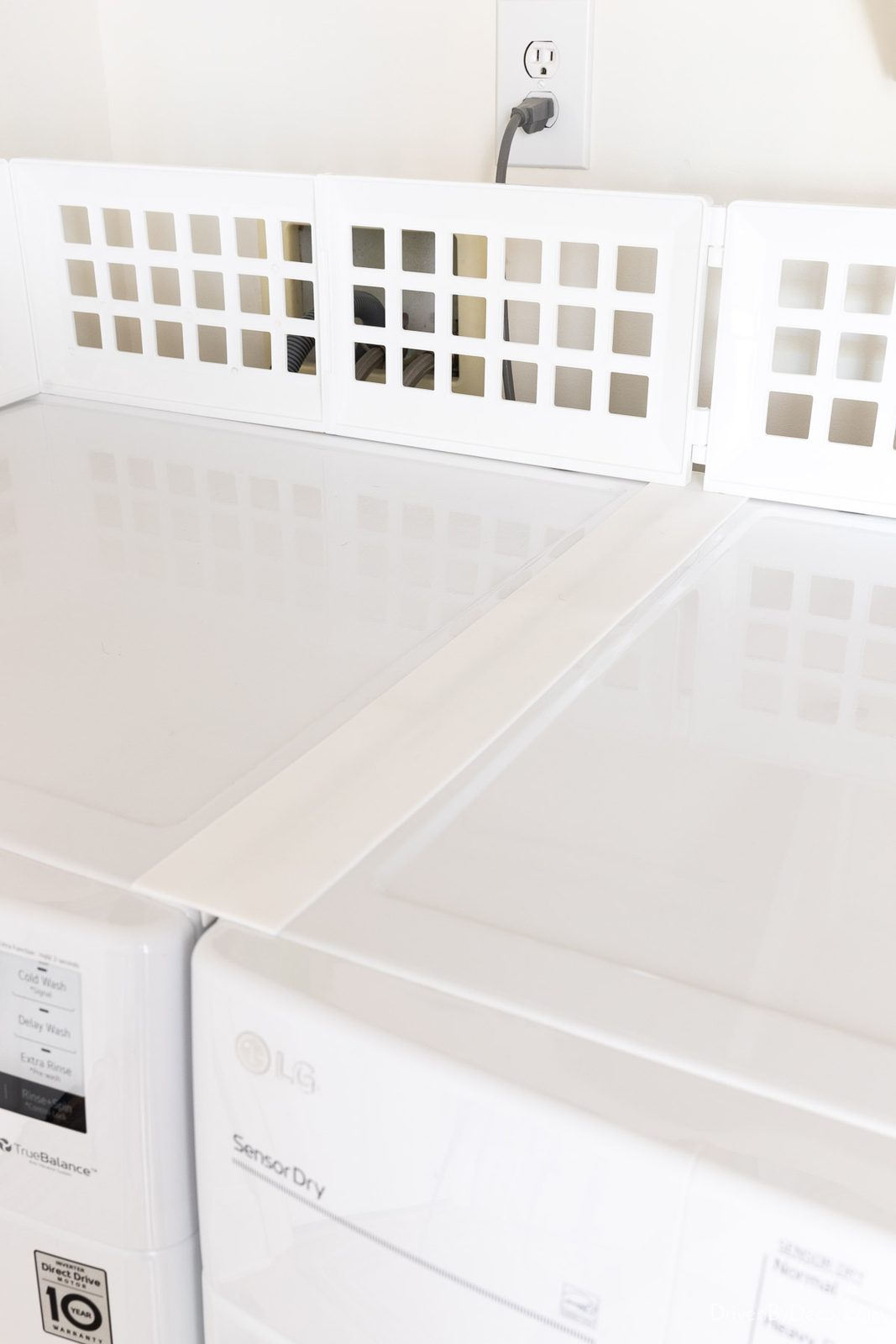 Silicone strip covering crack between washer and dryer