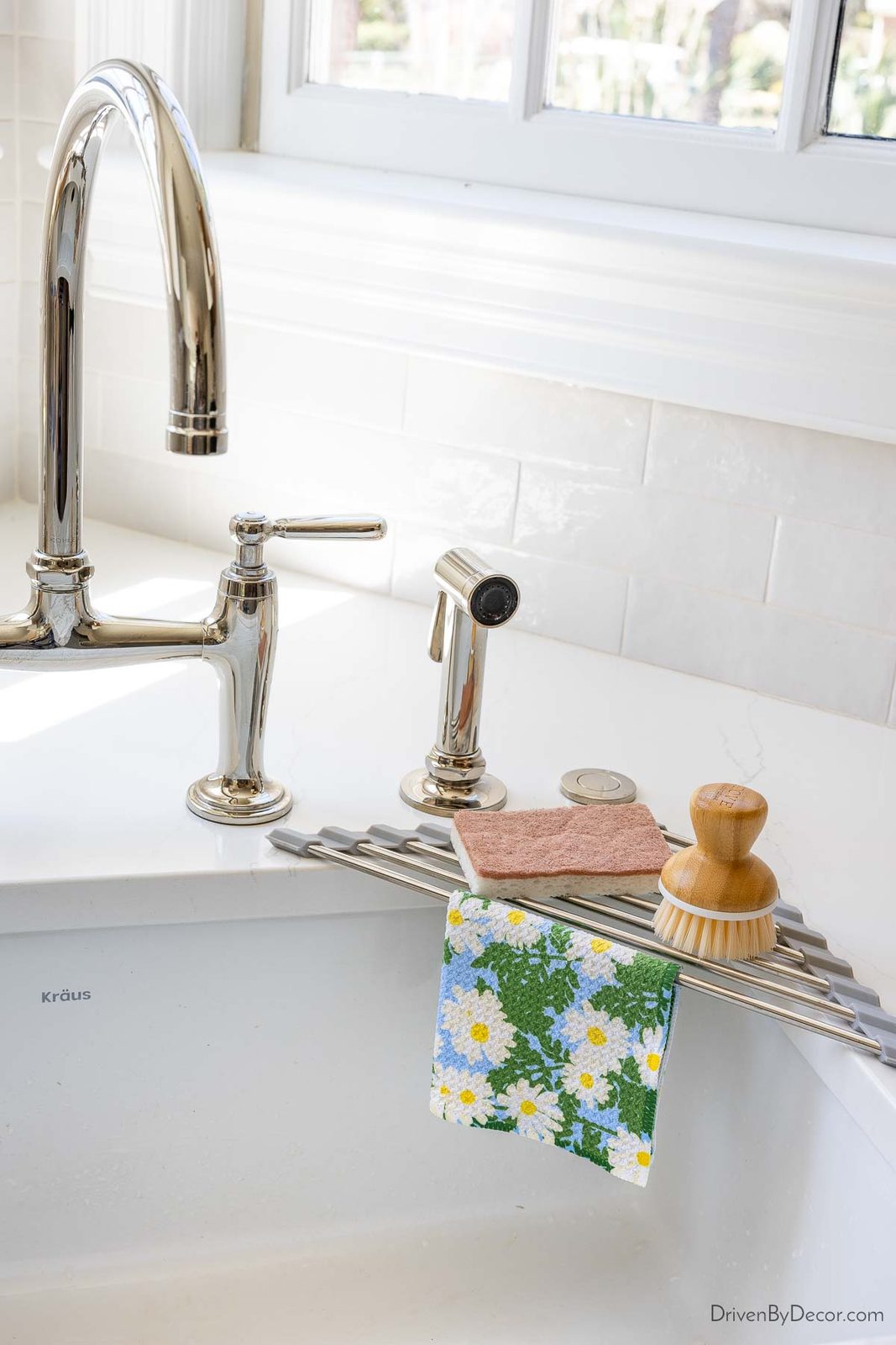 Corner drying rack on kitchen sink