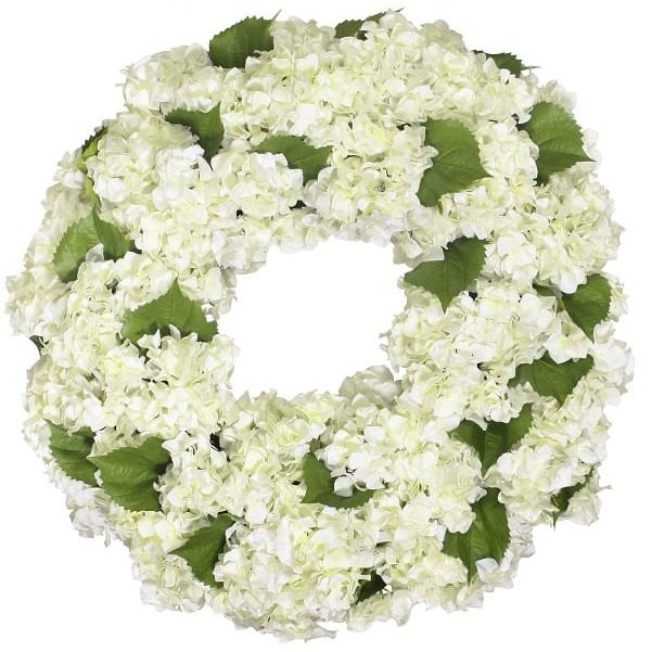 Gorgeous spring hydrangea wreath! One of the ten beautiful wreaths in this post!