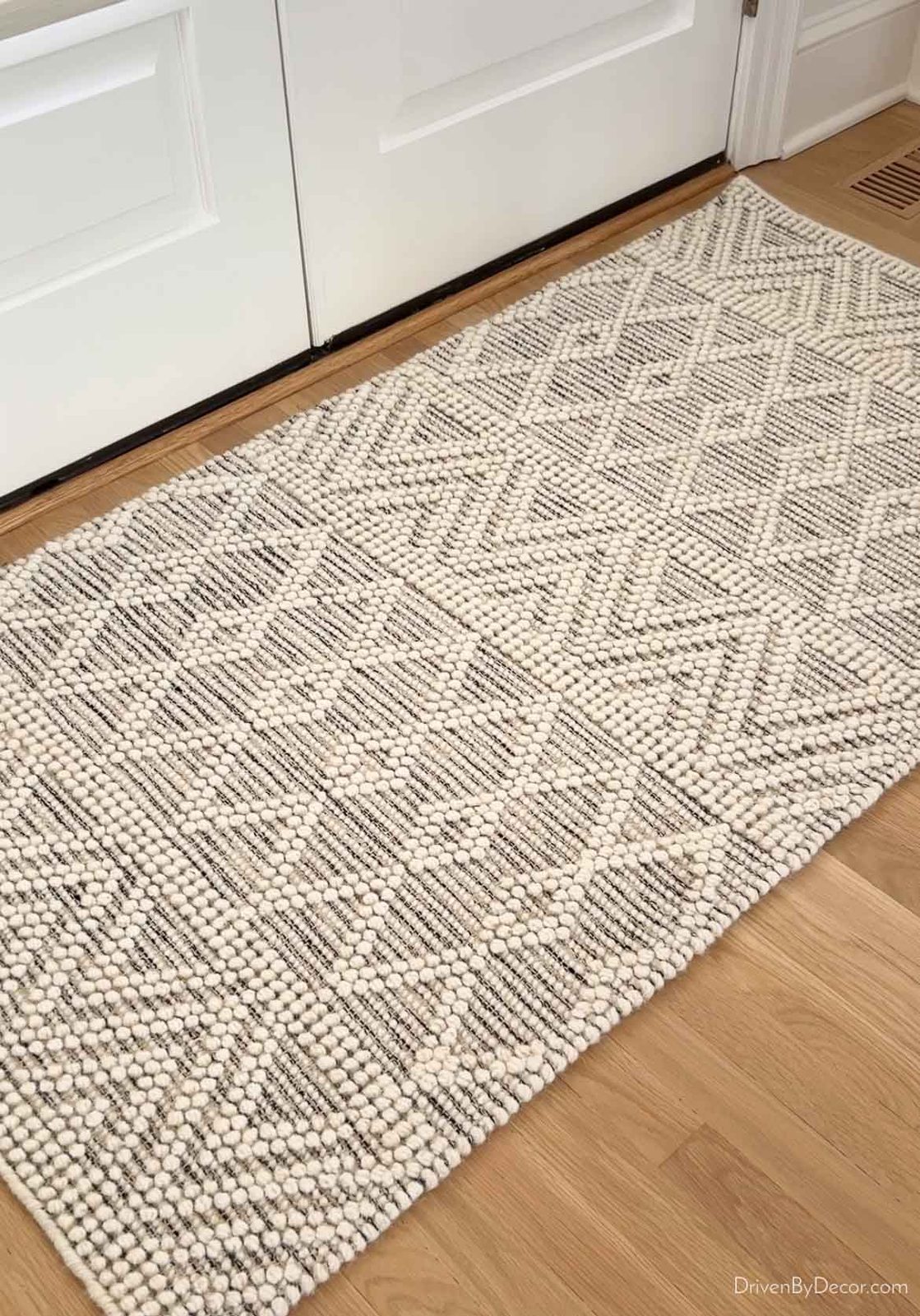 Textured neutral rug in entryway