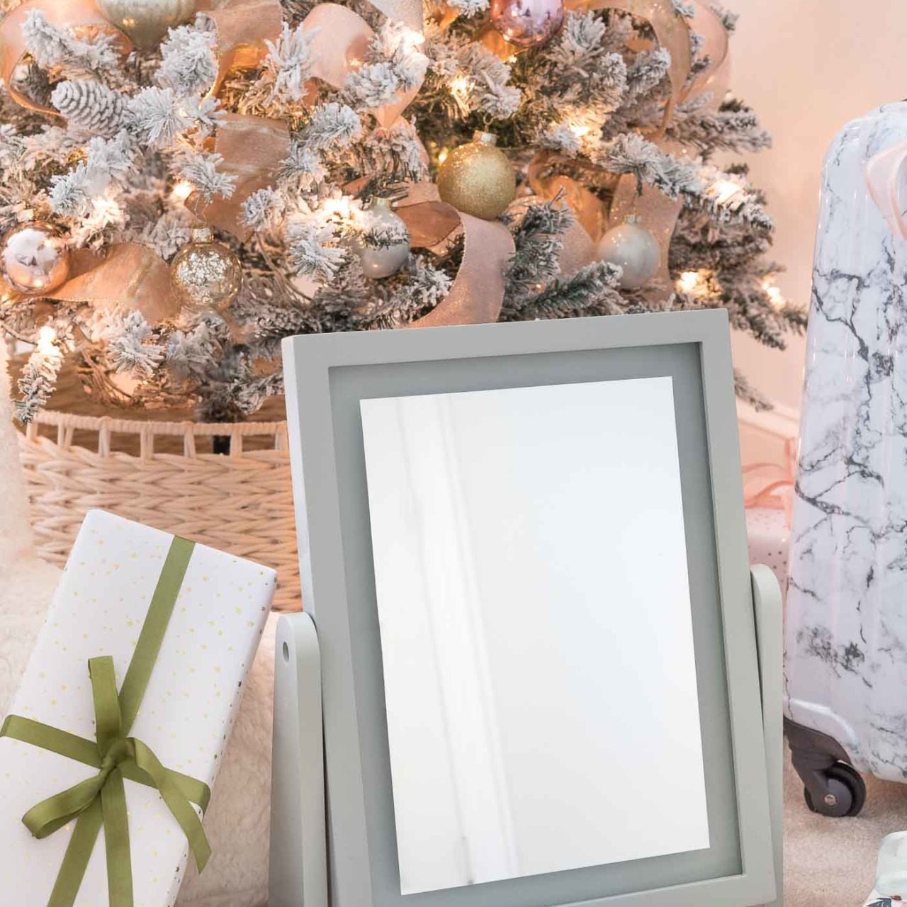 The prettiest light up vanity mirror - such a great Christmas gift idea for teen girls!
