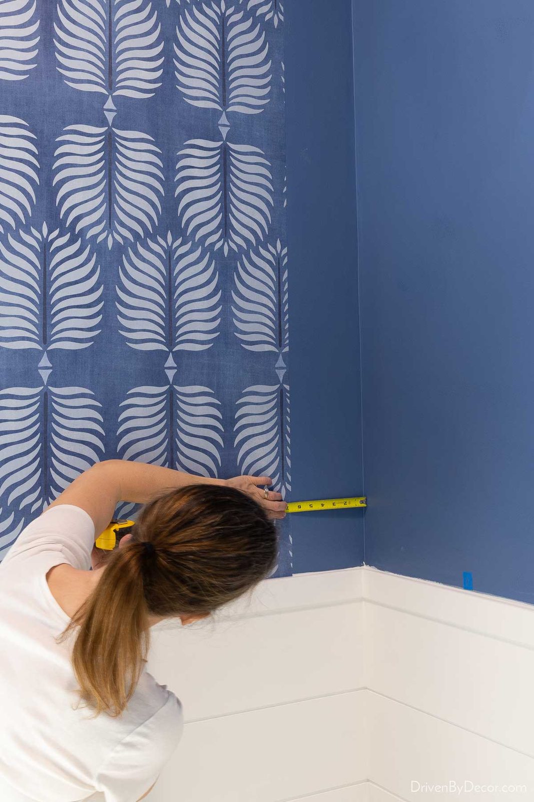 Measuring for wallpaper installation around a corner