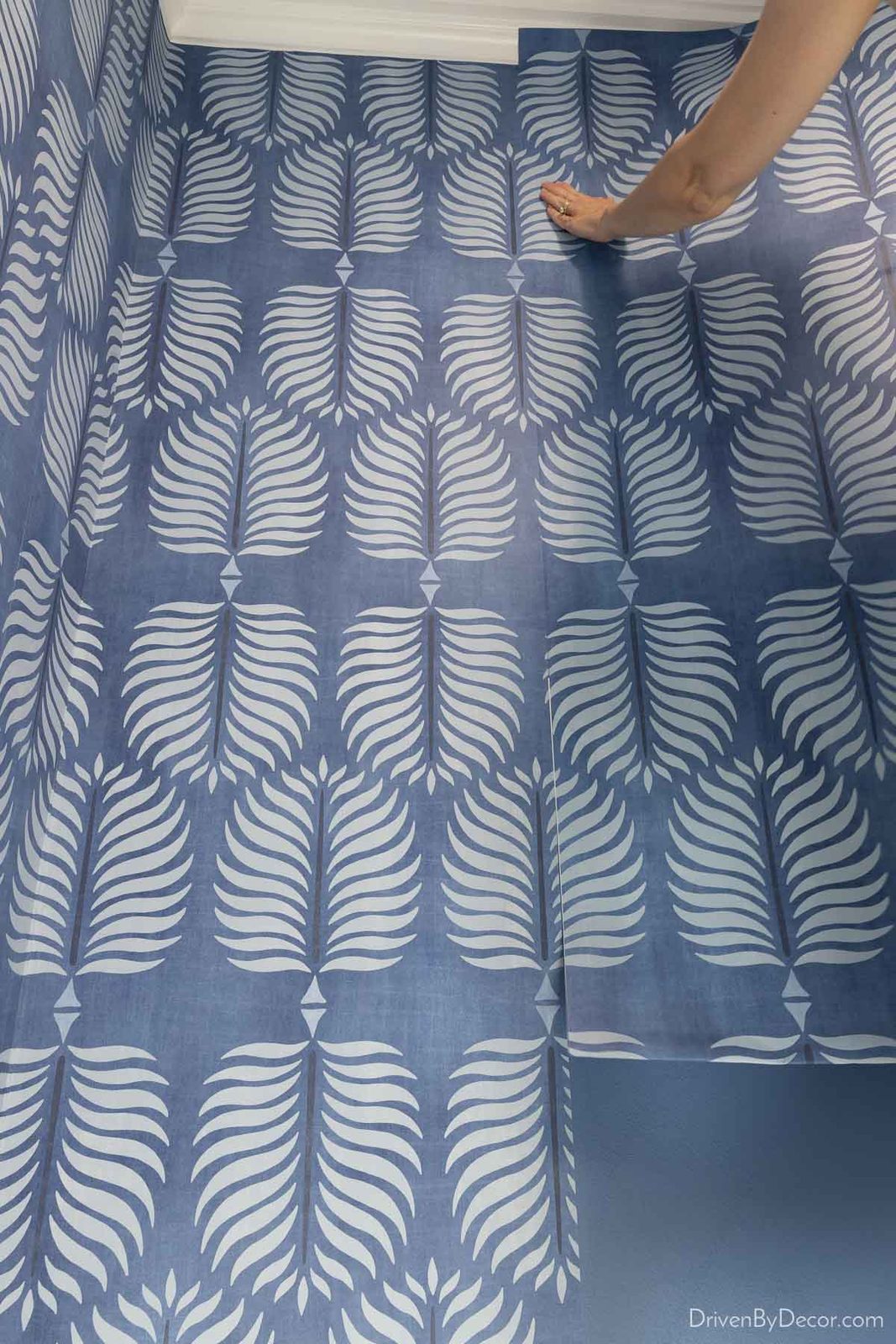 Matching up the pattern during wallpaper installation