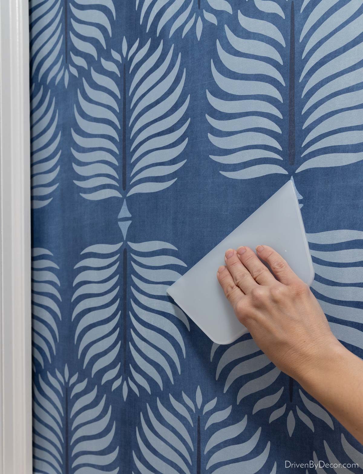 Using a smoother for wallpaper installation