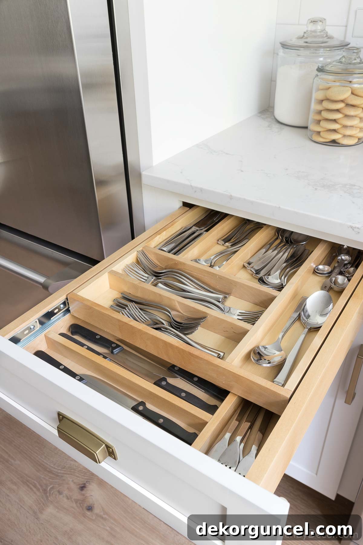 Double tray for silverware in a kitchen drawer, a clever storage solution