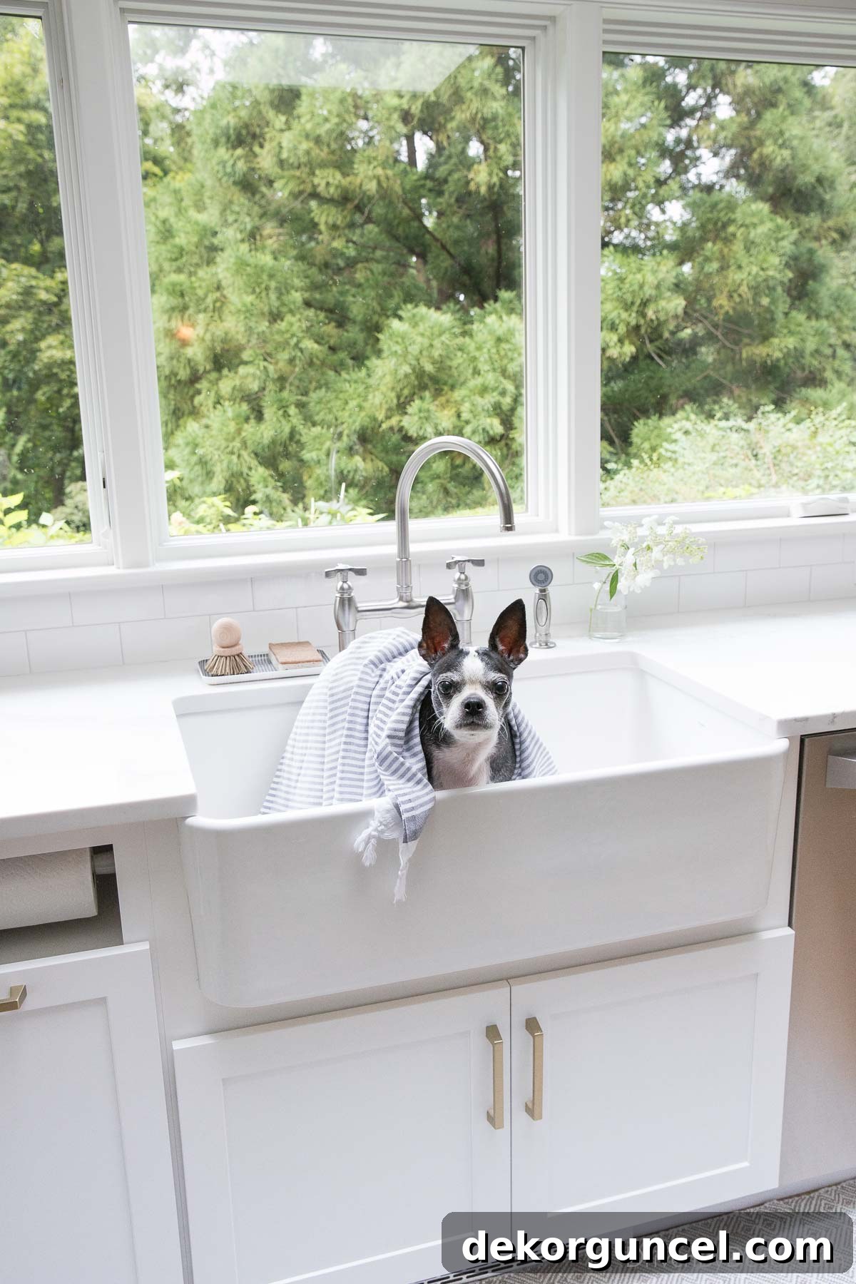 Large single basin kitchen farmhouse sink, ideal for soaking and large items