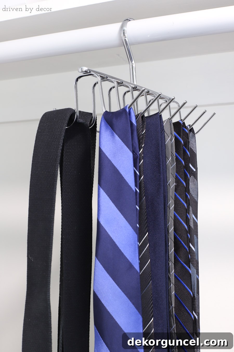 A hanging organizer that's a great way to organize your ties and belts!
