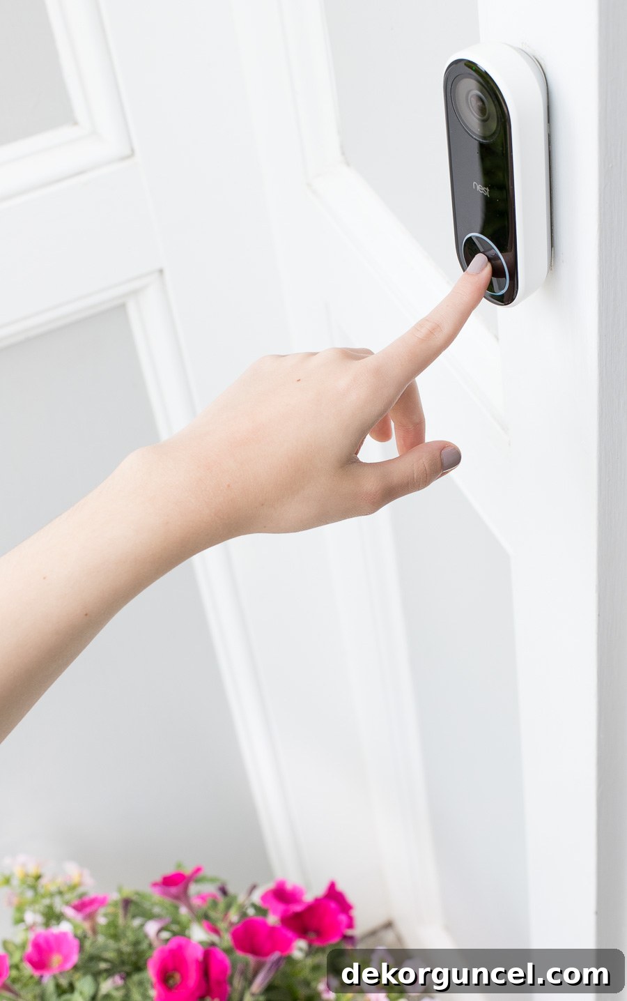 Communicate effortlessly with visitors using the Google Nest Doorbell's two-way audio feature, directly from your smartphone.