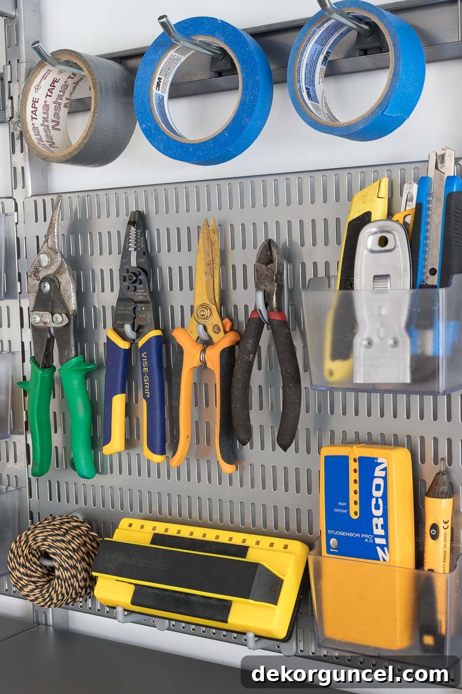 Achieving ultimate garage organization! A smart method to organize tools, keeping them super neat and easily accessible with Elfa's utility boards and hooks.