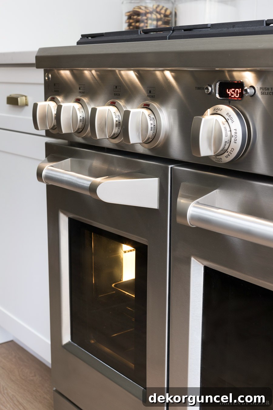 Top 10 Kitchen Appliance Features You'll Love 10 Stylish LED lighting accentuates the control knobs of the Monogram range, combining form and function.