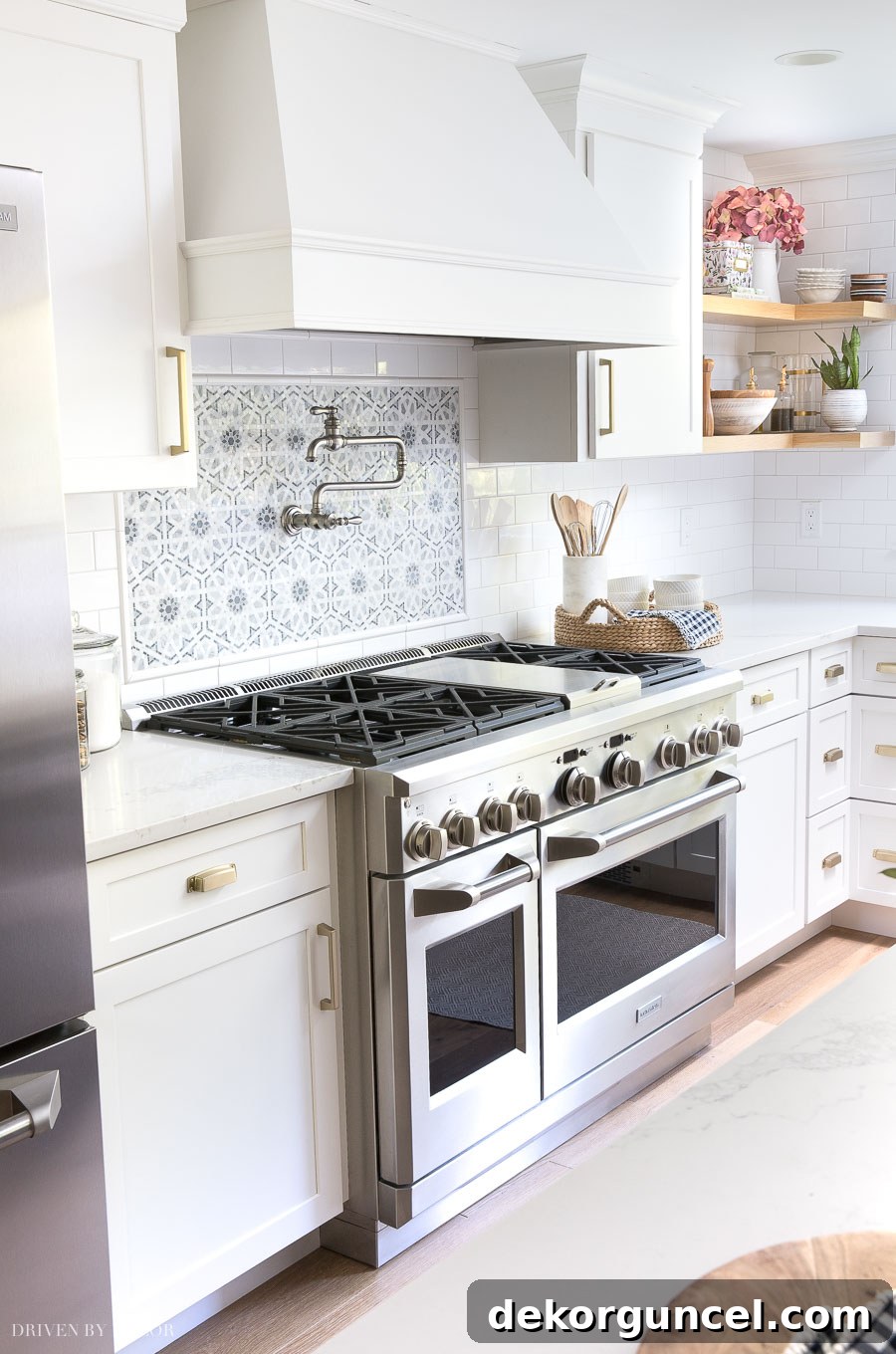 Top 10 Kitchen Appliance Features You'll Love 15 A kitchen range with both a full-size and a smaller oven offers unmatched cooking versatility.