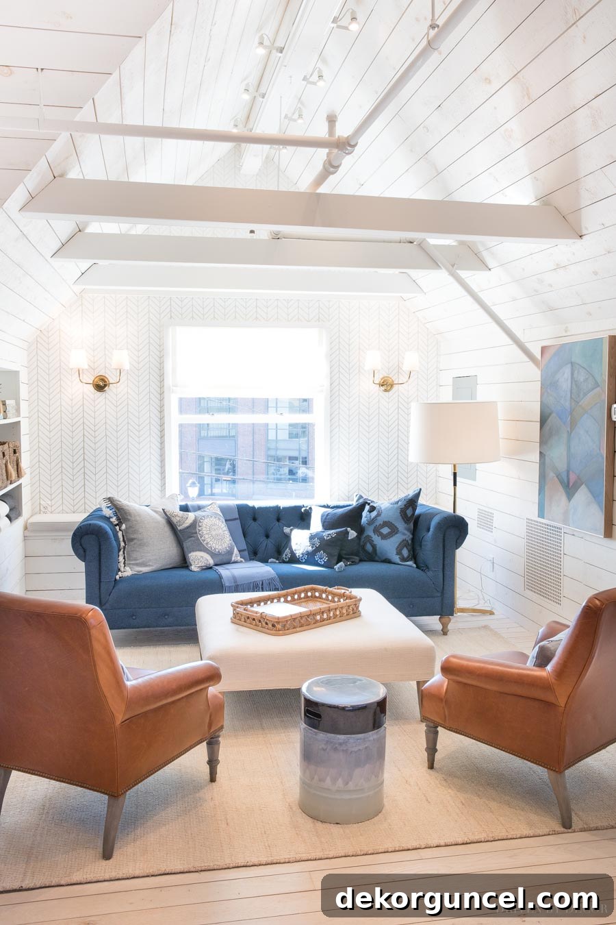 The neutral herringbone 'feather' wallpaper at the back of the space offers a perfect subtle pop of pattern, showcasing its immense versatility in design.