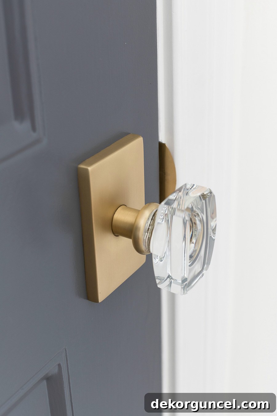 GORGEOUS door hardware featuring a crystal knob paired with a rectangular brass rosette, perfect for an elegant entryway. Source linked in post!