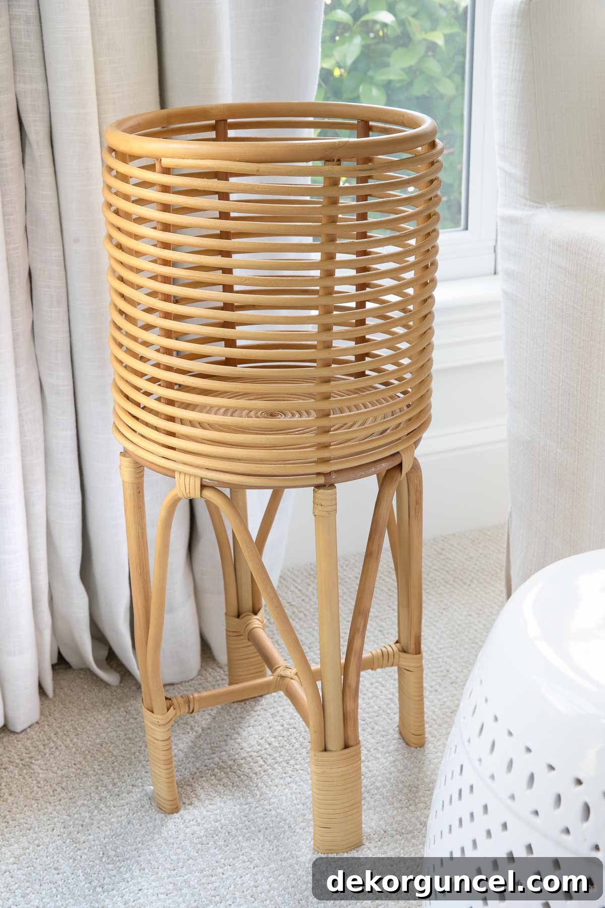 Rattan plant stand