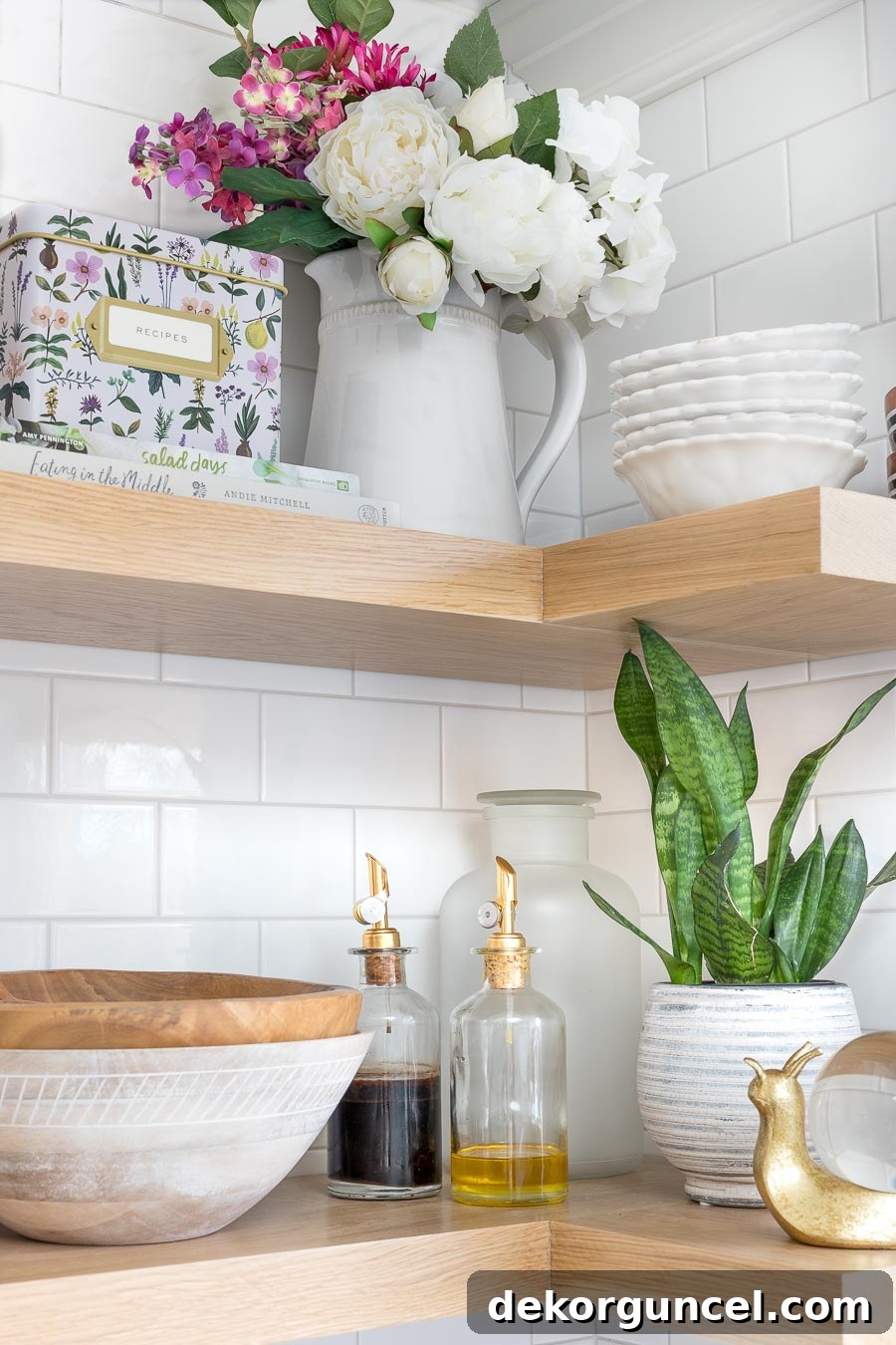 Gorgeous wood floating corner shelves - this post has the how-to for this shelving DIY! Transform your kitchen with open shelving.