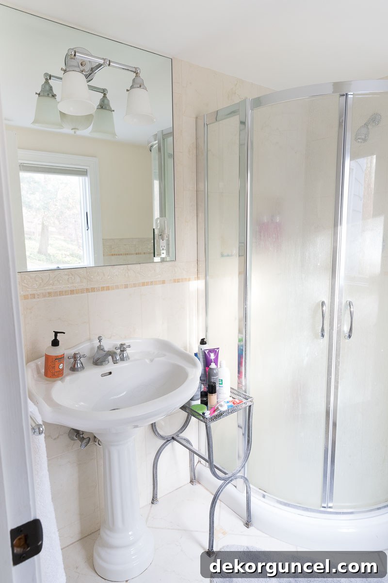 Old master bathroom