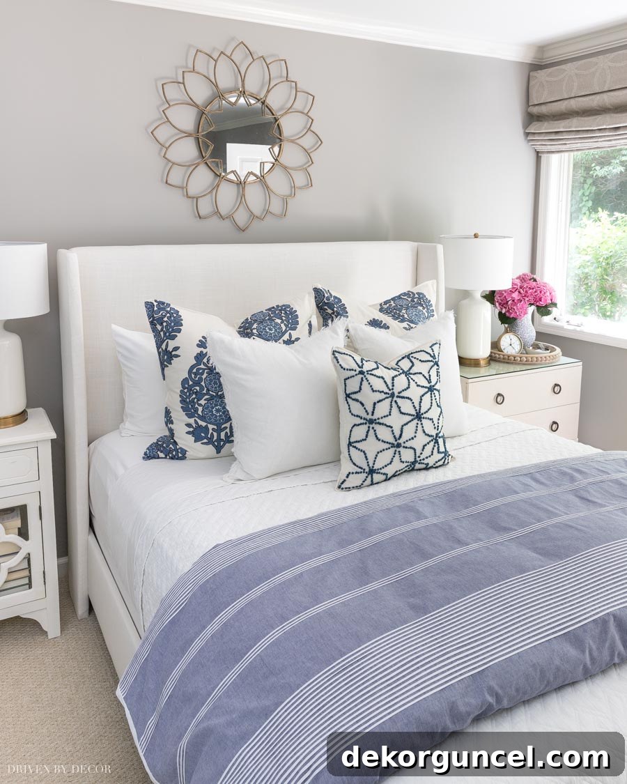 Love these formulas for how to arrange pillows on a queen bed. This "classic" look is my favorite!