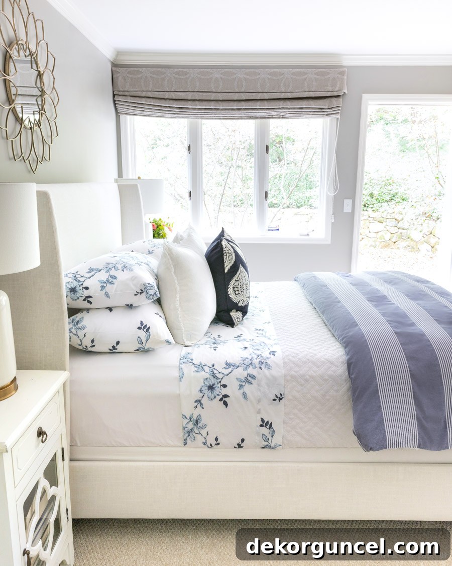 Love! So many great ideas for how to make your bed and arrange your pillows in this post!