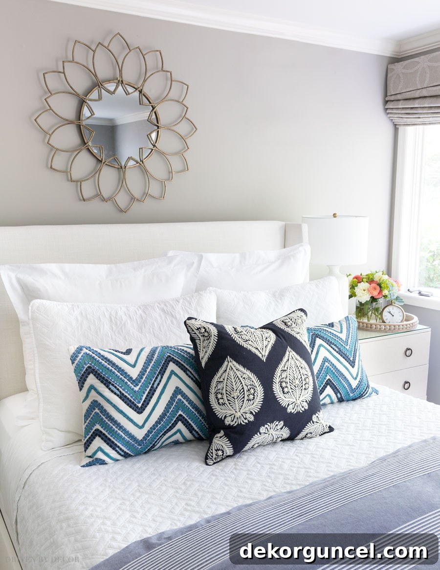 Such helpful formulas to figure out how to arrange pillows on your bed for a designer look!