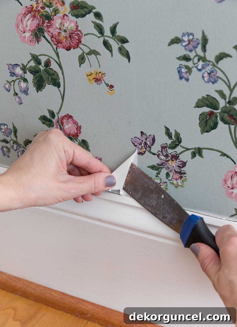 Step-by-step guide: How to effectively remove wallpaper starting at a seam