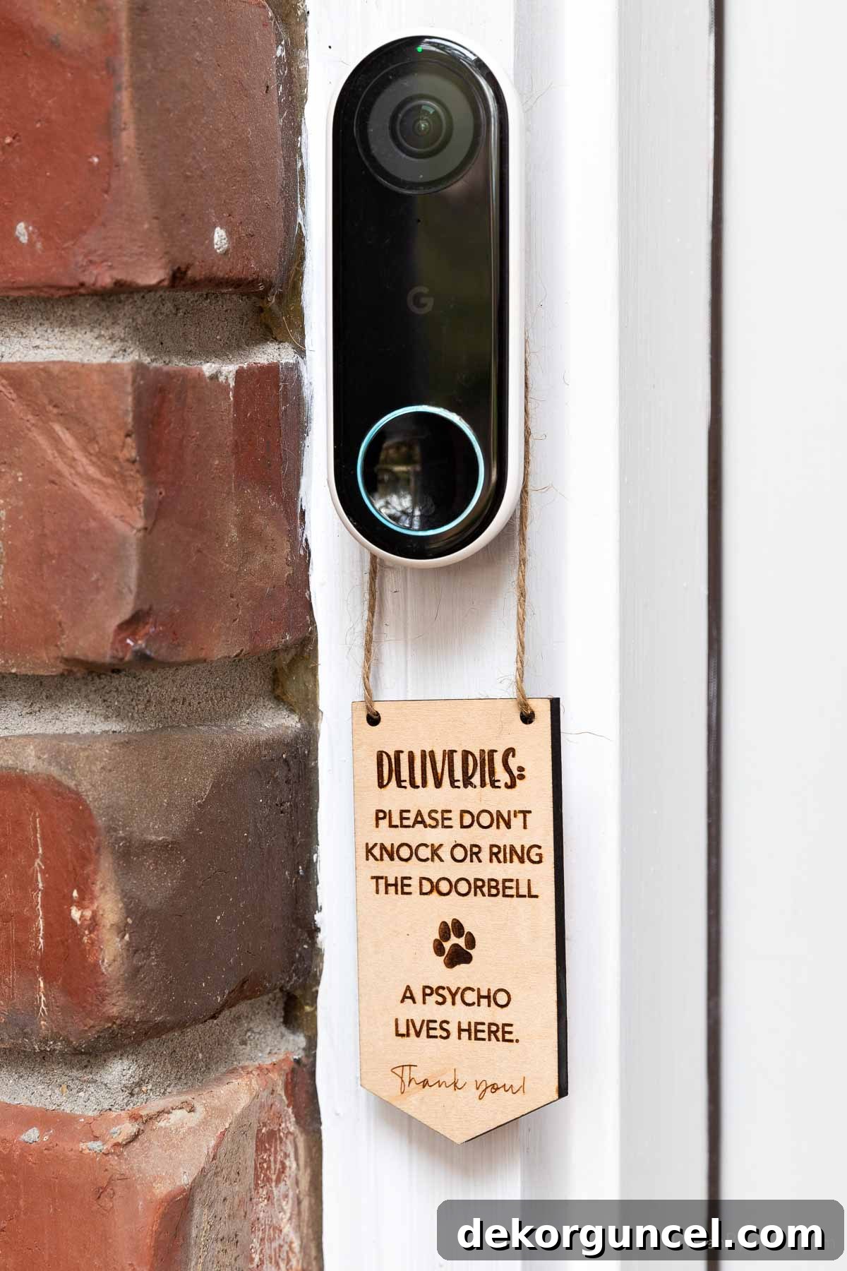 Wood doorbell sign saying not to ring doorbell for deliveries
